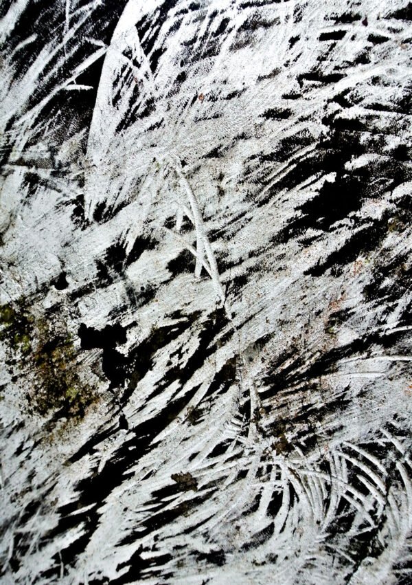 ZalaKoh - L’esthétique de l’usure. Fragment, trace urbaine, mur effrité témoignent du passage du temps tout en révélant la beauté des choses imparfaites