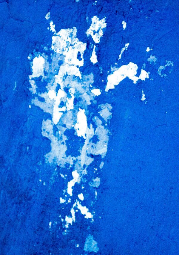 Ollies - L’esthétique de l’usure. Fragment, trace urbaine, mur effrité témoignent du passage du temps tout en révélant la beauté des choses imparfaites